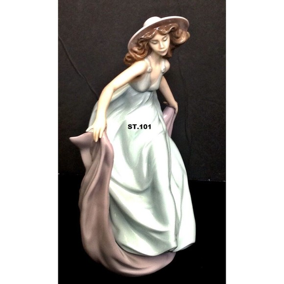 Tela al Viento-rosa; May Dance LLADRO ST101